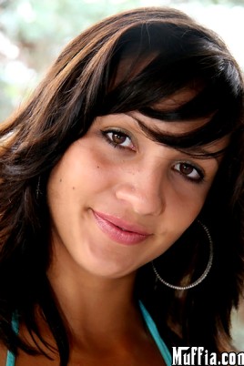 Аппетитная задница в масле для загара