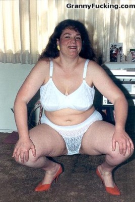 Голая тетка-толстушка (8 фото)