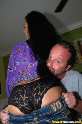 В интересных черных трусиках