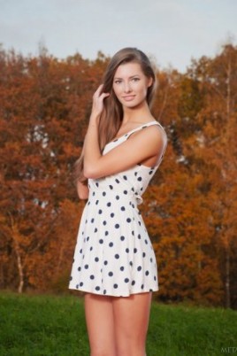 Неотразимая девица на природе.