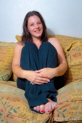 Радостная показала свои тигровые трусики