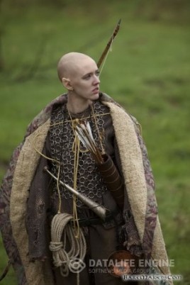 Голая лысенькая нимфа с острыми ушками