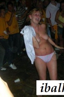 Развлекуха обнажённых пьяных распутниц