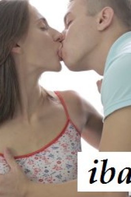 Красотка попросила заехать членом в анус