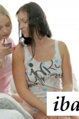 Девушки в троем потрахались с взрослым соседом