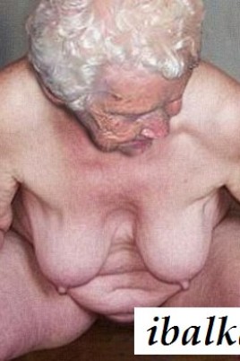 Тайные снимки с *делами* обнаженных бабушек