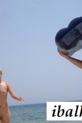 Разврат и телочки на море