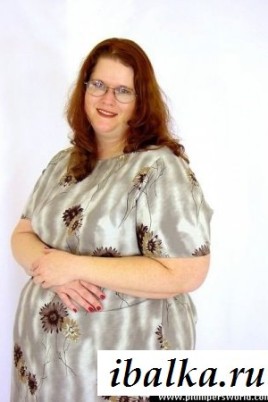 Рыжая толстушка в обнаженке