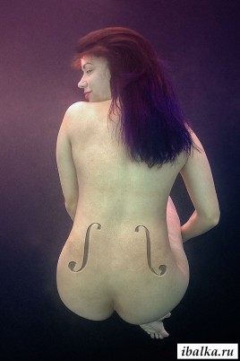 Голые девушки плавают под водой | Фото