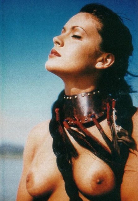 Обворожительная и голая Алиса Милано (10 фото)