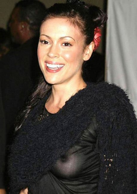 Обворожительная и голая Алиса Милано (10 фото)