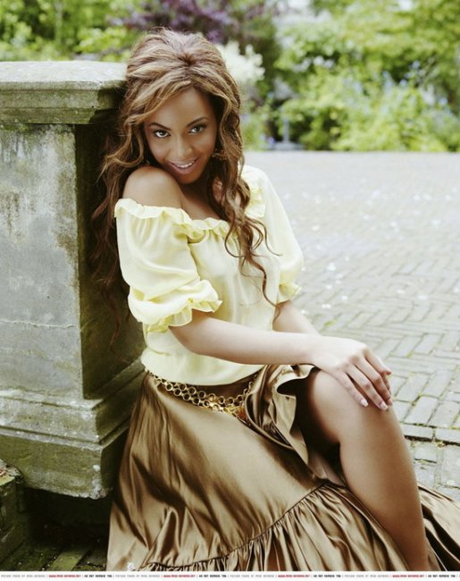 Красивая мулатка-шоколадка (8 фото)