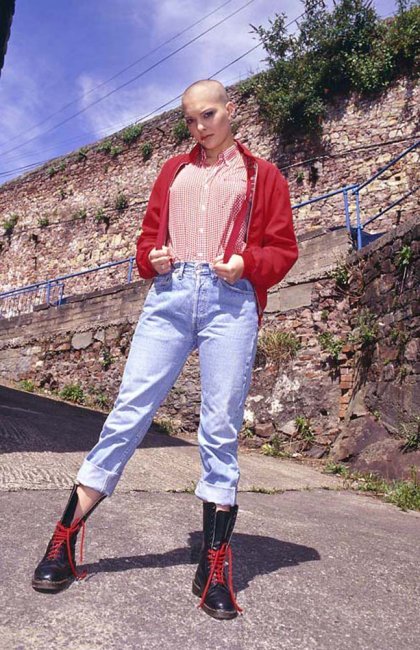 Дерзкая лысая сучка Дерзкая лысая сучка