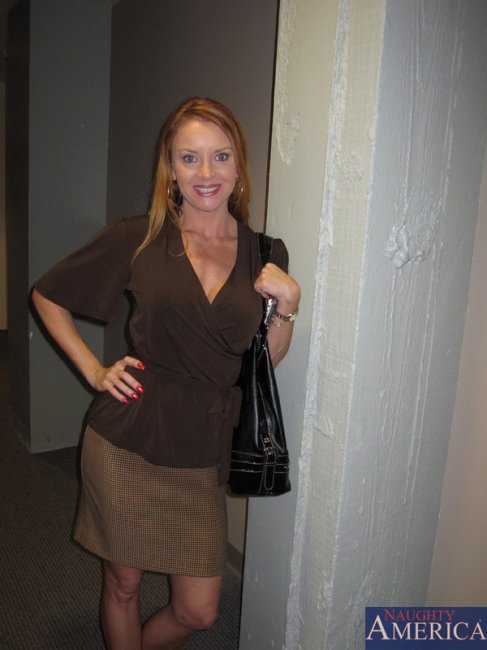 Красивая тетка с милой фигуркой (8 фото)