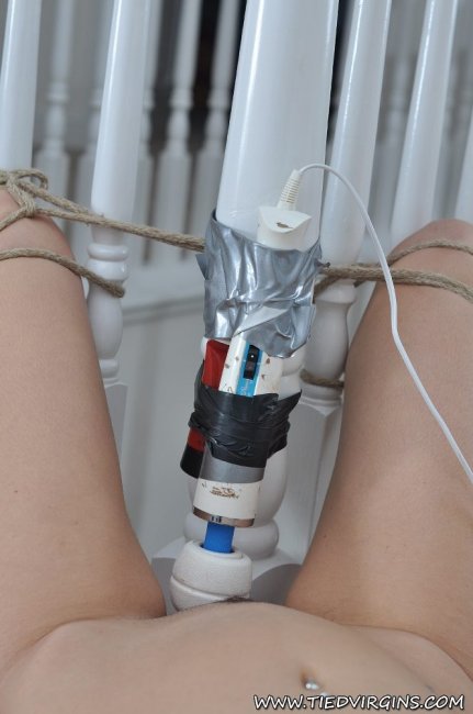 Девственница кончает от вибратора (10 фото)