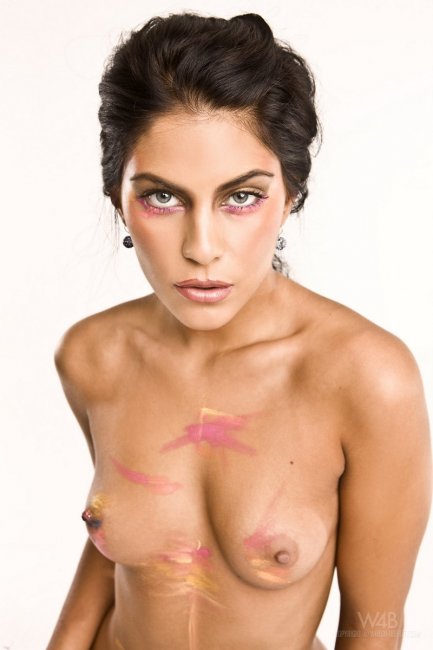 Измалась вся в краске