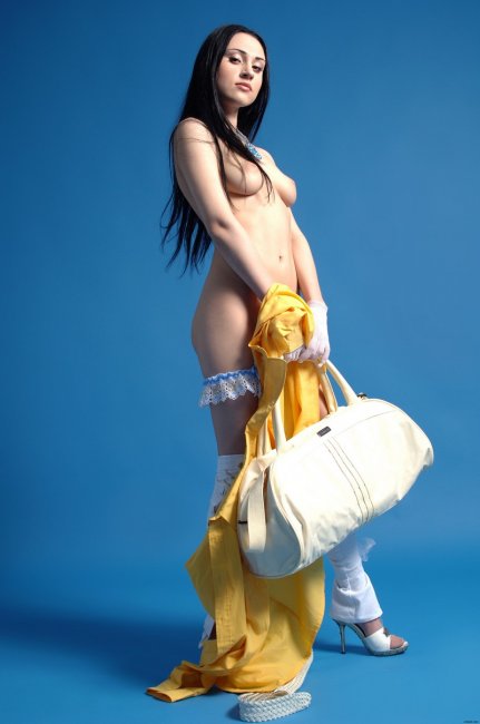 Маленькая развратница с большим баулом