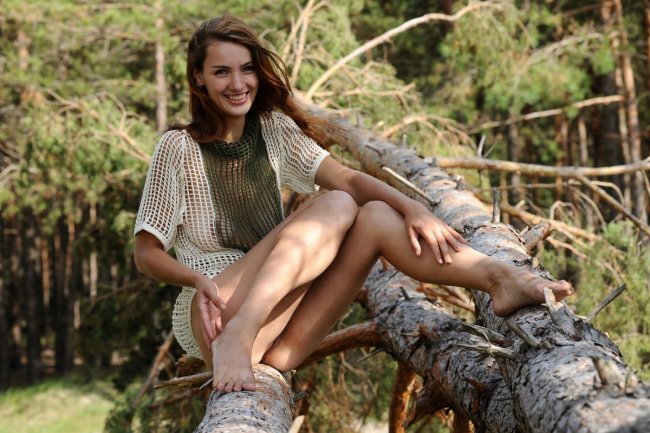 Жена соседа ходи с голыми грудями