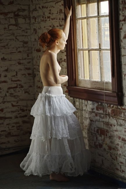 Грациозная невеста готовится к свадьбе