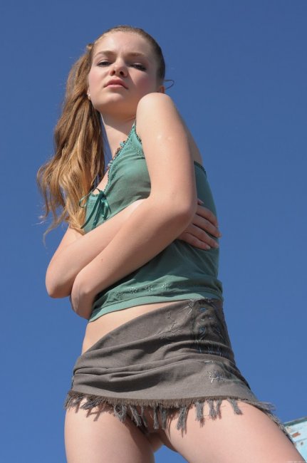 Великолепная девочка без нижнего белья