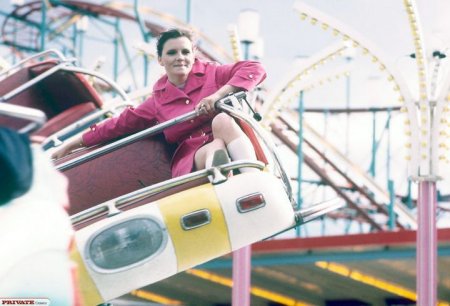 Старые фотографии эротической модели  Старые фотографии эротической модели