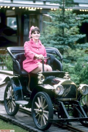 Старые фотографии эротической модели  Старые фотографии эротической модели