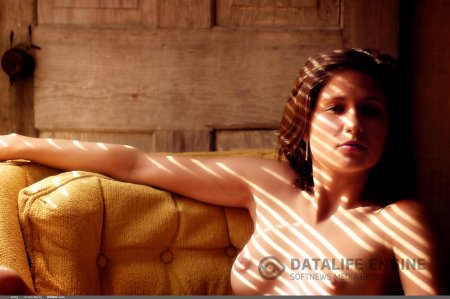 Показывала сиськи в квартире до вечера