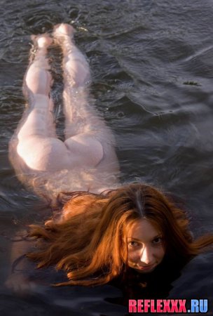 Молоденькая киска купалась без одежды