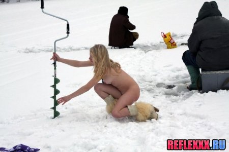 Голая подружка взяла в руки бур