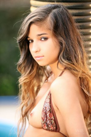  Сладкой голой девочке восемнадцать лет