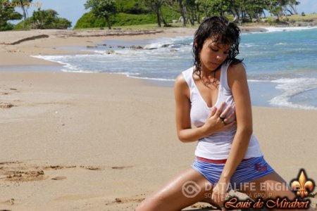 Островная эротика с девчонкой без лифчика