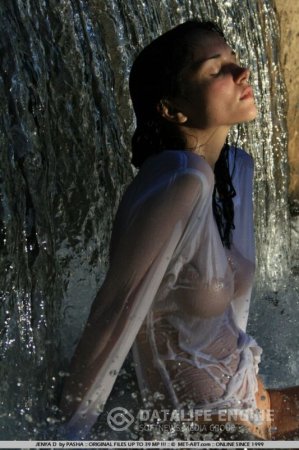 Очень мокрые крупные голые сиськи