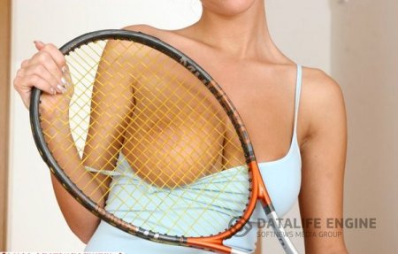 Эротика с милыми  грудастыми теннисистками 