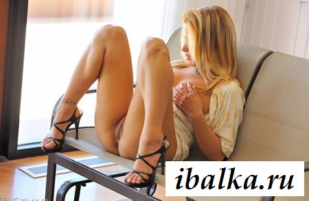 Голая соска с прикольным пирсингом