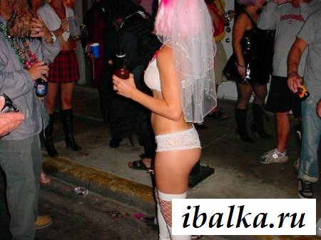 Развлекуха обнажённых пьяных распутниц