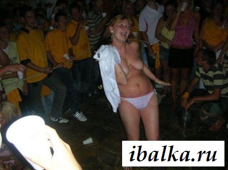 Развлекуха обнажённых пьяных распутниц