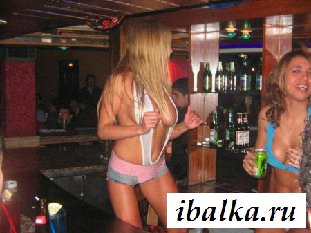 Развлекуха обнажённых пьяных распутниц