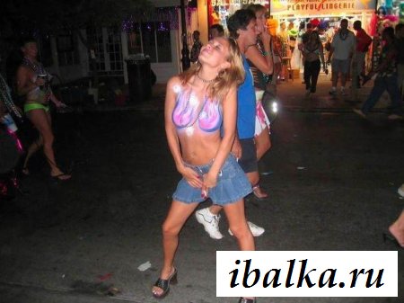 Развлекуха обнажённых пьяных распутниц
