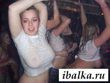 Развлекуха обнажённых пьяных распутниц