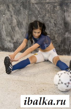 Очаровательные спортсменки в голом образе