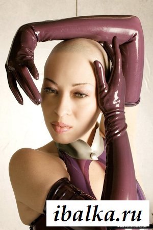 Раздетая киска в латексе работает психиатром