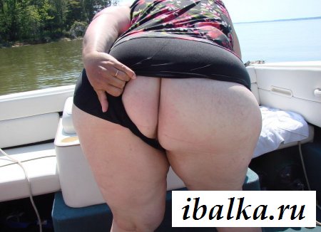 Жопастые голые тетки стояли в позе Жопастые голые тетки стояли в позе