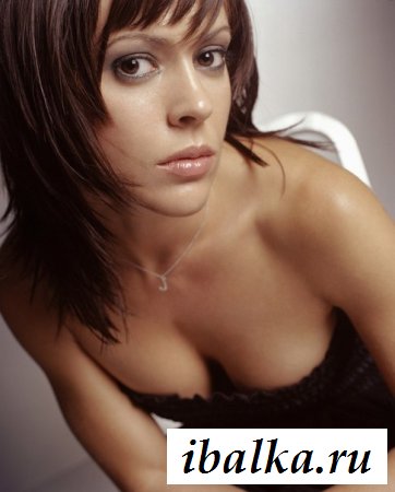 Участие обнаженной Алиссы Милано в фото-сете  Участие обнаженной Алиссы Милано в фото-сете