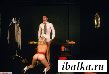 Секретарша сосала с удовольствием член босса