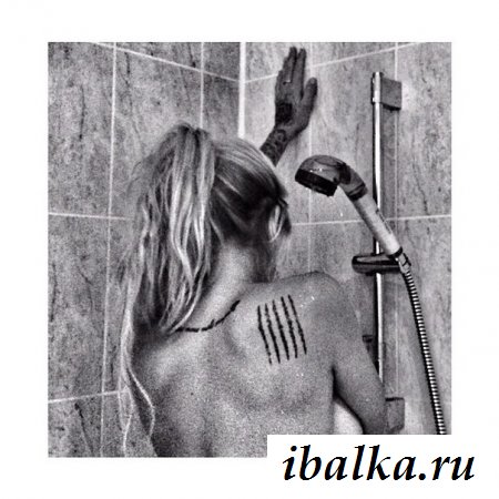 Эротичная Лиза Кутузова с красивой грудью Эротичная Лиза Кутузова с красивой грудью