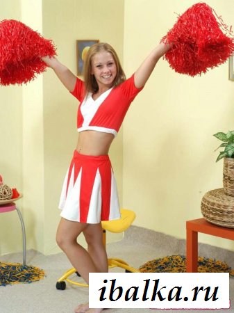 Развратница из группу поддержки обнажен