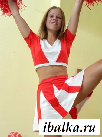 Развратница из группу поддержки обнажен