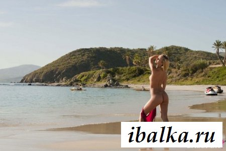 Влажные фантазии раздетой герлы