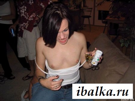 Спящие пьяные шлюхи легко доступны Спящие пьяные шлюхи легко доступны