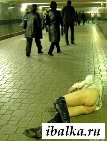 Спящие пьяные шлюхи легко доступны Спящие пьяные шлюхи легко доступны